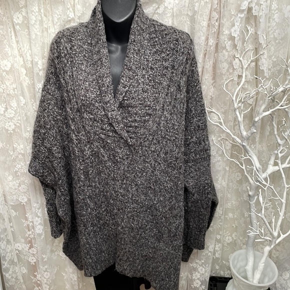 Glorious Cable Knit Sweater Poncho Edit by Jeanne Beker in the Perfect Grey - Picture 4 of 10